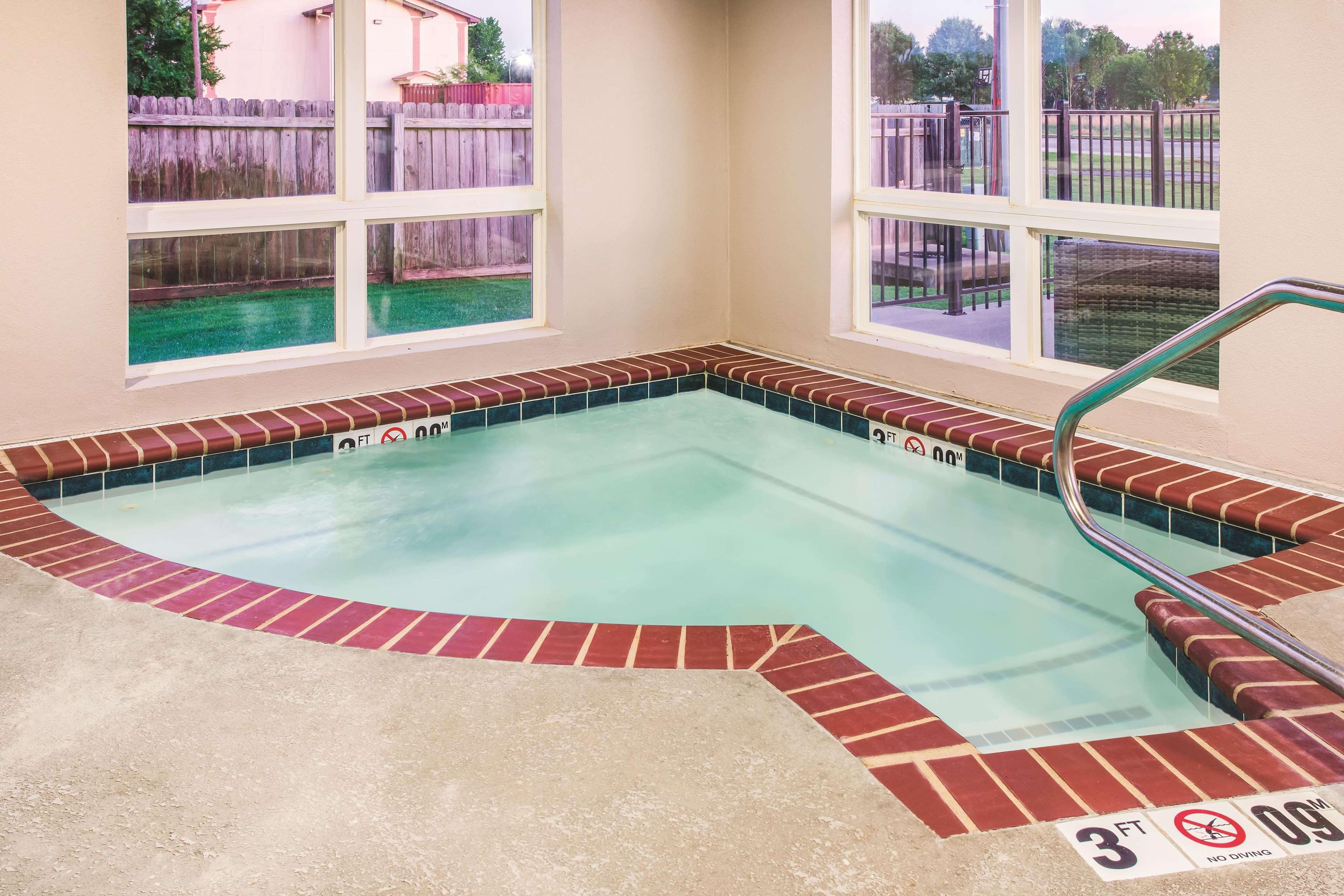 La Quinta By Wyndham Russellville Exterior photo