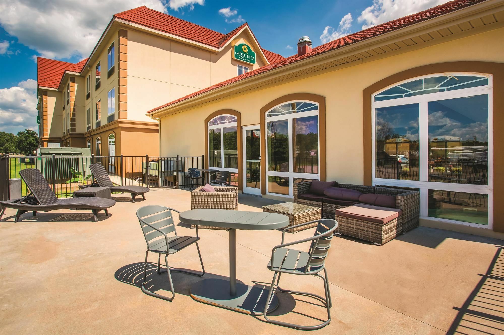 La Quinta By Wyndham Russellville Exterior photo
